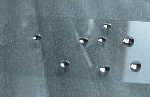 玻璃防指紋油有什么作用? 玻璃<a href='http://www.3p9m.cn/' class='keys' title='點(diǎn)擊查看關(guān)于防指紋油的相關(guān)信息' target='_blank'>防指紋油</a>有什么作用?